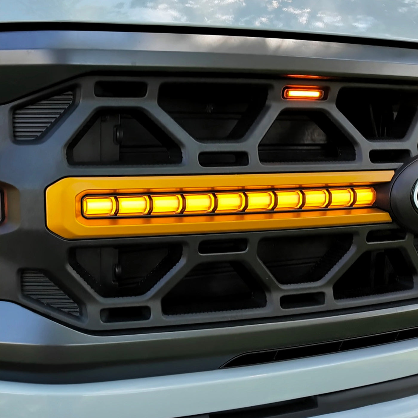 AMERICAN MODIFIED Led Light Bar For American Modified 24+ Ford F150 Grille