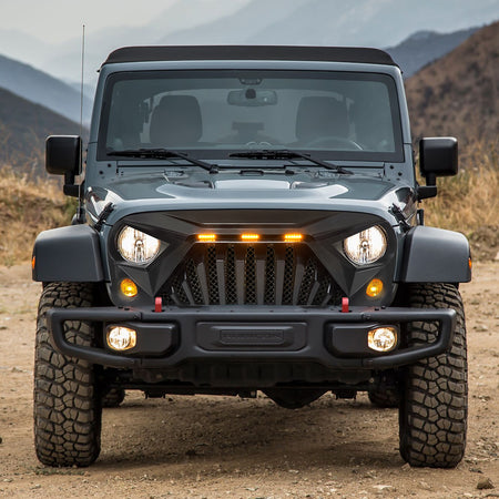 07-18 Jeep Wrangler JK Goliath Grille w/Amber LED Running Light | AMOFFROAD